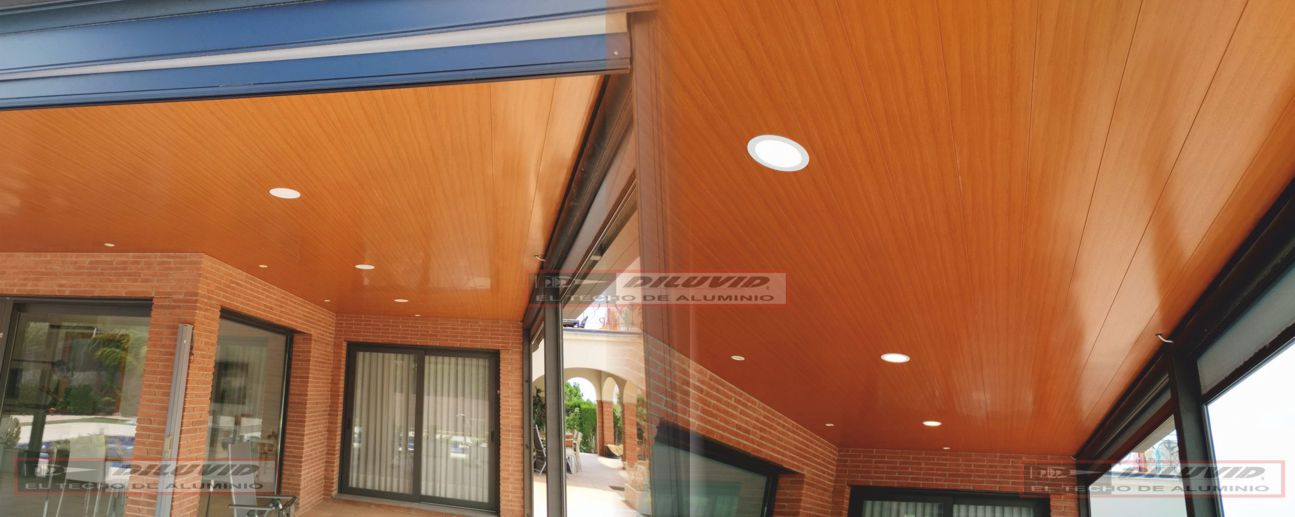 Techo de aluminio chalets imitación madera cerezo
