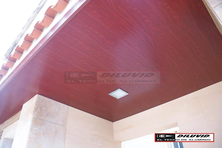 Techo-de-aluminio, Chalet decorado madera nogal