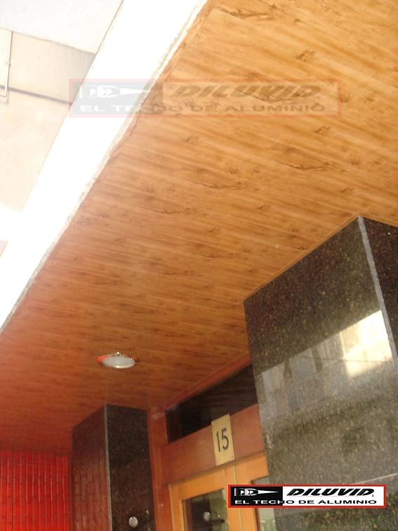 Rehabilitación edificio Techo-de-aluminio, decorado madera