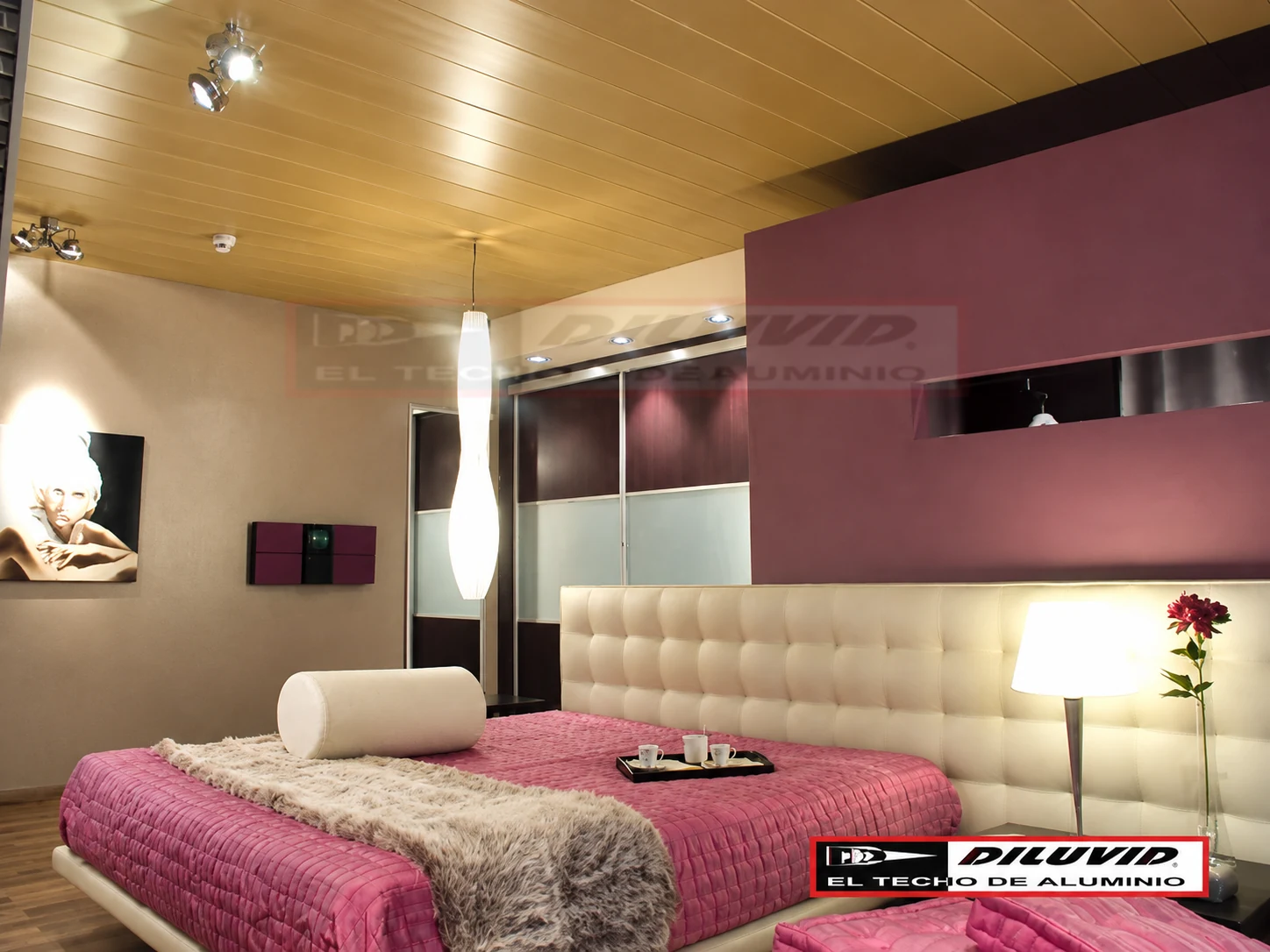 Dormitorio con techo de aluminio dorado